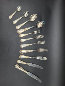 SERVIZIO POSATE COMPLETO ARGENTATO