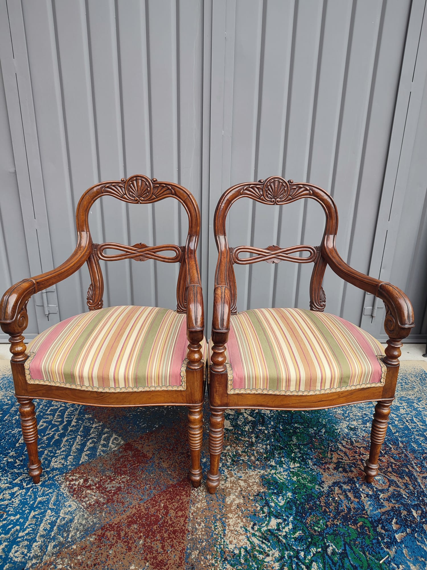 -shop-shop-mobili-e-arr-moderni-coppia-poltrone-nodo-savoia