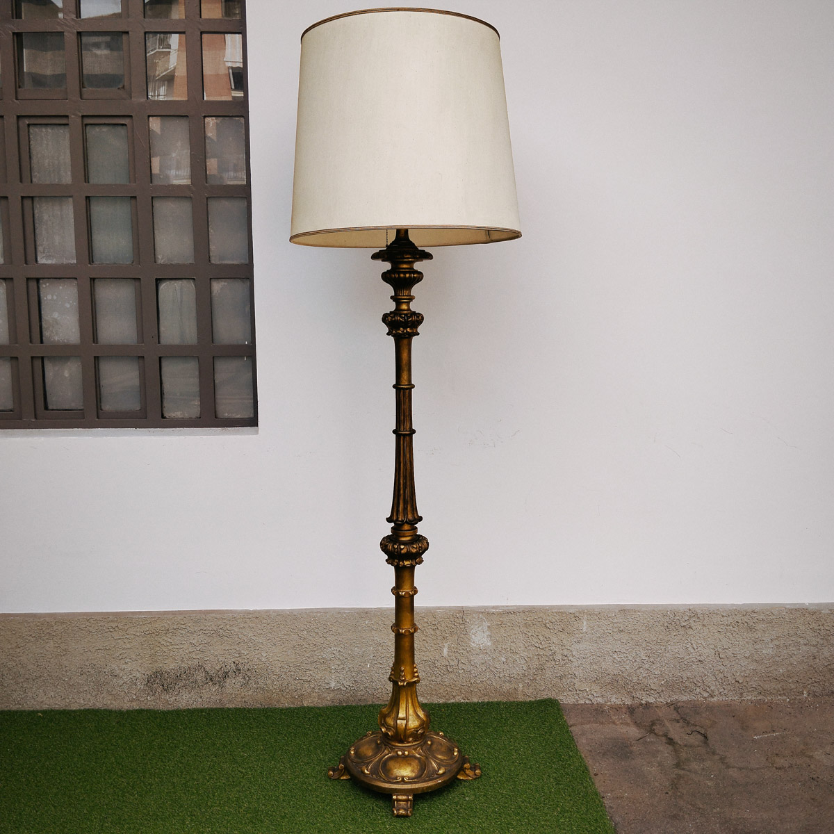 -shop-shop-lampadari-e-lampade-lampada-da-pavimento-base-legno-dorata